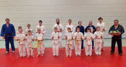 14 Judoka bestehen Prüfungen