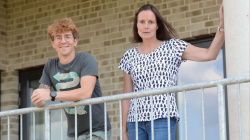 Freuen sich auf Zulauf: David Holmgren und Sandra Thoben sind gespannt, wie das Angebot Leichtathletik im SV Emstek angenommen wird. Am Montag steht das erste Treffen an. Foto: Langosch